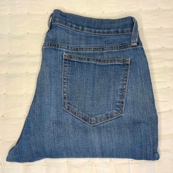 Old Navy The Sweetheart Jeans Women’s 12 Short | Light Blue Straight Leg - Picture 11 of 11